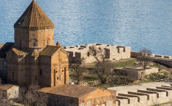 İzmir Çıkışlı Uçaklı Rüya Gibi Doğunun Hazineleri Turu (5 Gece Otel Konaklamalı)